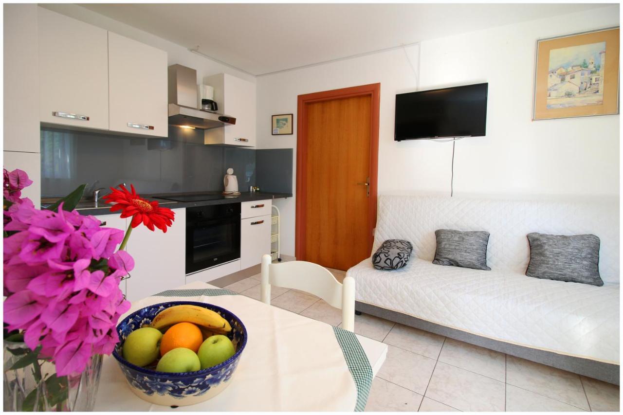 Mir Apartments Primošten Buitenkant foto