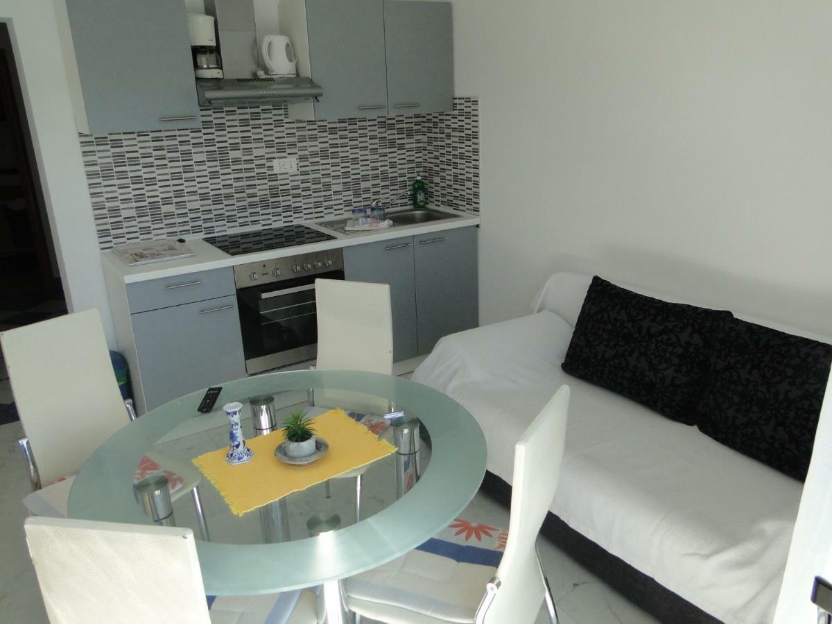 Mir Apartments Primošten Buitenkant foto