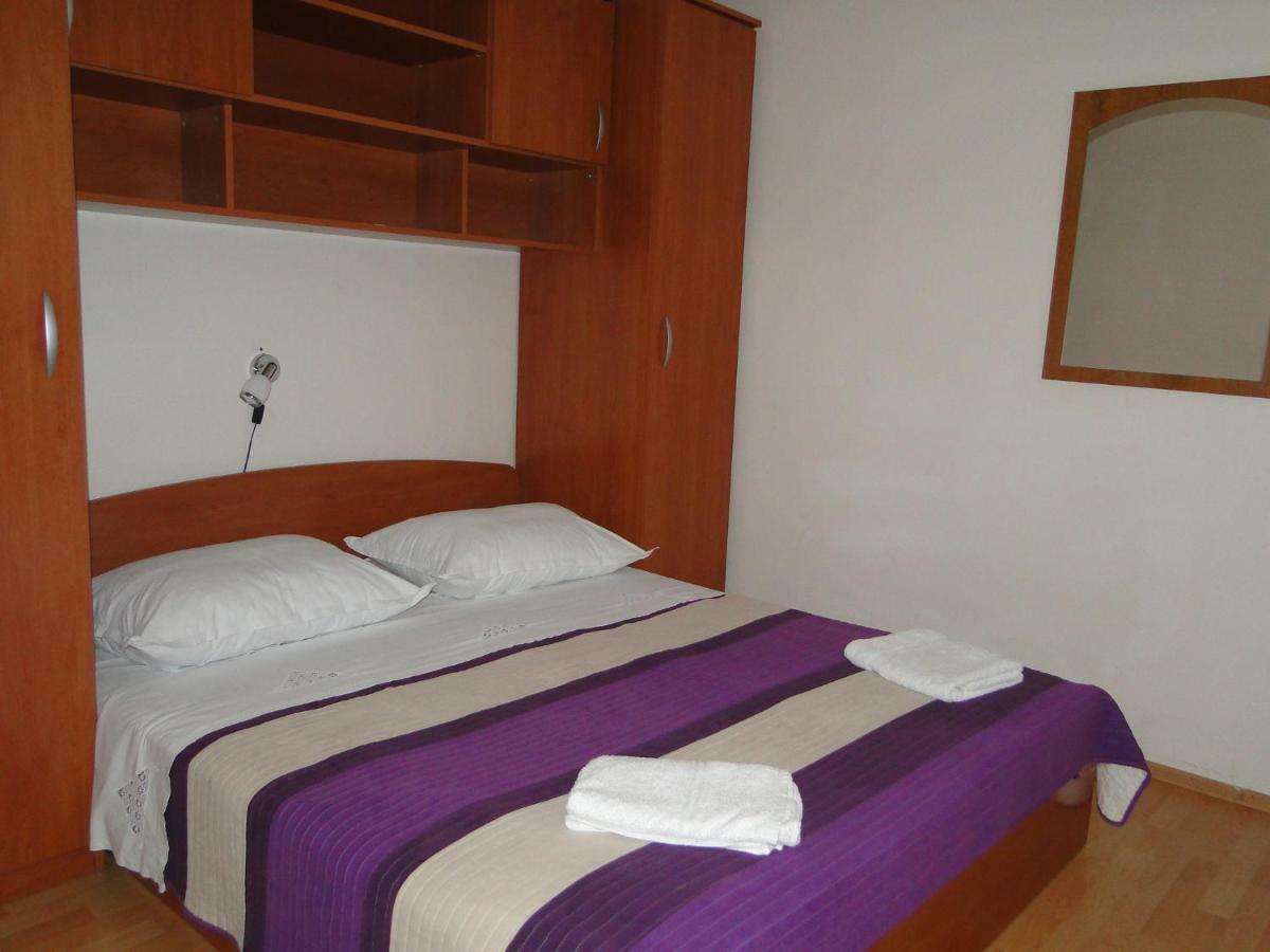 Mir Apartments Primošten Buitenkant foto